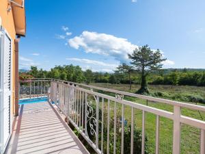 Apartment Haus Orange - Familienfreundliche Lage mit Pool by Interhome