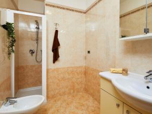 Apartment Komfort-Apartment mit Balkon BV1 by Interhome