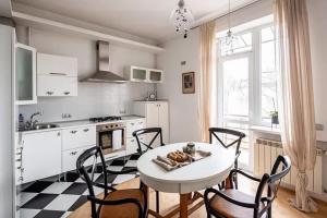 Stunning Private House in Green Central District