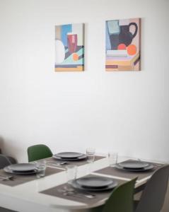 2-bedroom apartment & parking, close to tram & metro, terrace