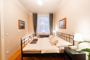 Charming Apartment in Haštalská