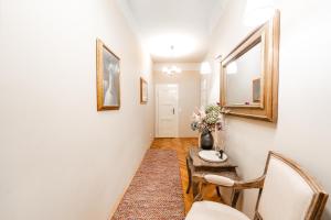 Charming Apartment in Haštalská