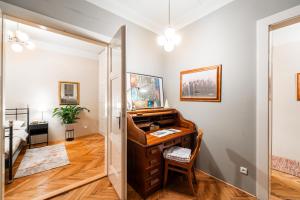 Charming Apartment in Haštalská