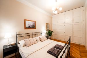 Charming Apartment in Haštalská