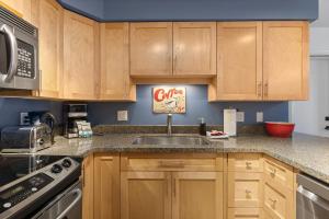 1BR + Sofa Bed | Greystone Lodge | Ski in Ski out | Pool & Hot Tub | Epic Locations