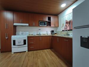 Apartamento completo cerca del Aeropuerto y Parque Viva 5 personas
