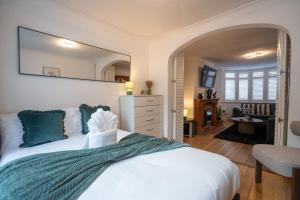 Sheldon Stay, modern 4 bed, 2 miles to NEC, BHX, JLR