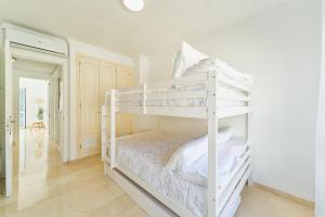 Kosta Homes - House With Sea View and Game Room