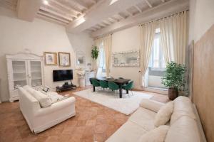 Luxury Apartment in Via dei Cartari Spacious, Elegant, Central Rome