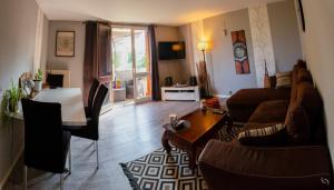 Au pied des quais avec balcon