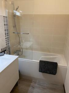 Au pied des quais avec balcon