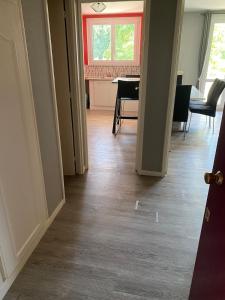 Au pied des quais avec balcon