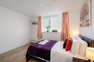 Modern Apartment overlooking Andover High Street