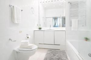 Luxury Apartment in Via dei Cartari Spacious, Elegant, Central Rome