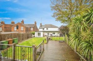 14 beds in 10 rooms bargain stay