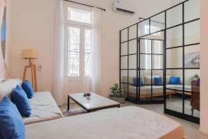 MOT Thames 2000 A 4Bd Terrace & Pool in Soho