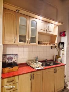 Bohemian Wooden Hideaway with bathtub & AC near Heroes Square