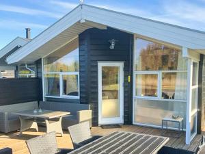 6 person holiday home in Tranekær-By Traum