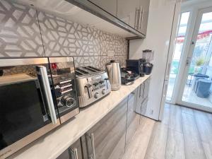 4Bed House with parking and GYM in London Edgware