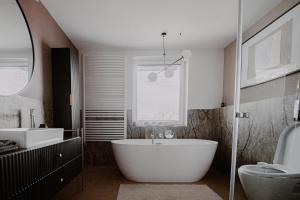 Metropolitan Apartment - Large, City Center & Parking