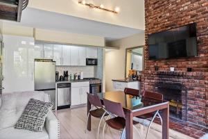 Charles Court II by RoveTravel West Village Loft