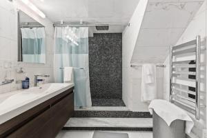 Charles Court by Rove Travel Grand 2BR Duplex