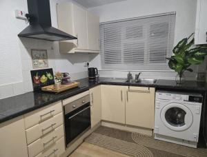 3-Bedroom Home next to Southmead Hospital