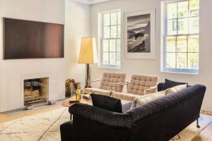 Elk Terrace by RoveTravel Home w Private Terrace