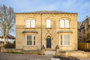 Essential Studio in the Heart of Huddersfield