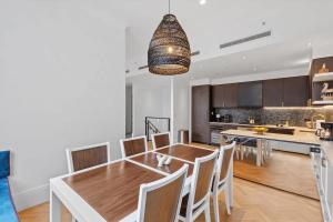 Clinton by Rove Travel 3BR Duplex with Backyard