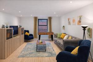 Spacious 5-Bed Apartment for Groups · Free Parking