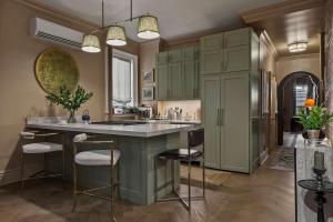 Gold Coast Manor by Rove Designer Apartment