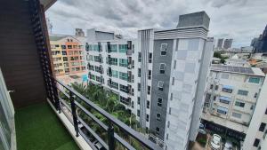 Amazing 2 bedrooms, near MRT Ratchada, Bangkok