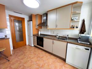 Apto en Cullera con terraza, piscina, parking y wifi gratis