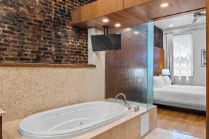 Rialto VI by RoveTravel3BR Expansive Mega Loft