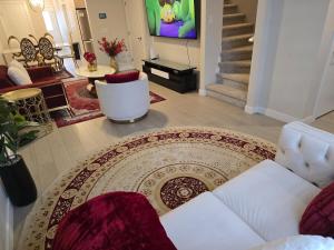 Cozy Comfort Homestaed-Near Airport