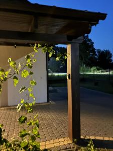 Domek nad jeziorem w Świekatowie