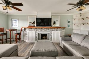 half Mi to River! Poolside Escape on Merritt Island