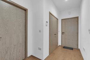 Modern Heathrow Airport Apartment