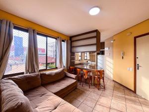 Apê com AC, Garagem | 250m Praia de Canasvieiras