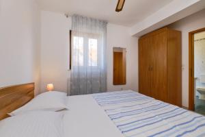 Apartments with a parking space Mali Losinj (Losinj) - 376