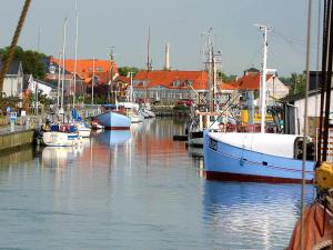 6 person holiday home on a holiday park in Bogense