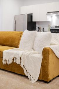 Stylish Retreat Near Crescent & Sainte-Catherine