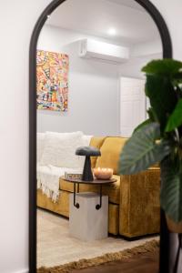 Stylish Retreat Near Crescent & Sainte-Catherine