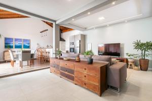 Casa com piscina privada e churrasqueira