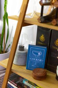 Stylish Top-Floor Unit with Ocean Breezes