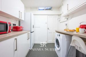 New -Modern Home - Sleeps 4 - Parking