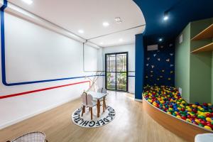 Luz, Compras & Cultura com 2 Quartos até 5 Hóspedes