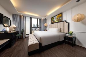 Golden Legend Palace Hotel & Travel