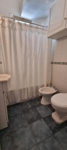 Departamento y cochera, frente al mar